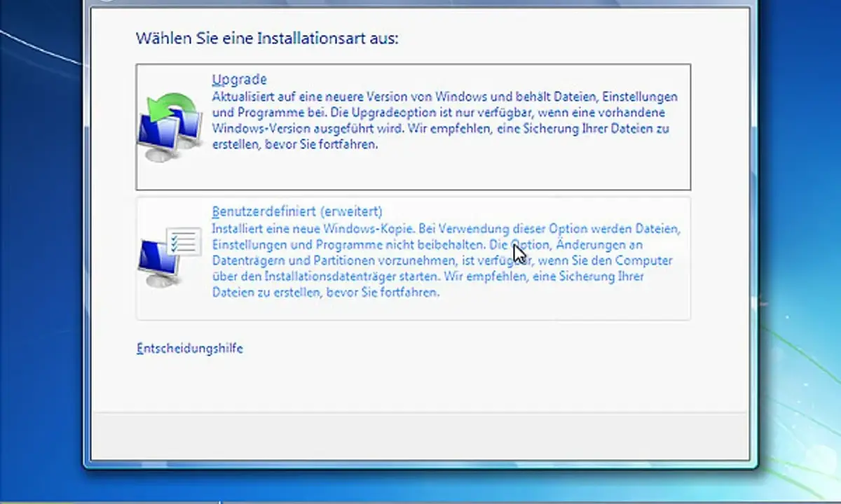 Windows-Installationsbildschirm zeigt Upgrade- und benutzerdefinierte Optionen für alle Windows-Versionen.