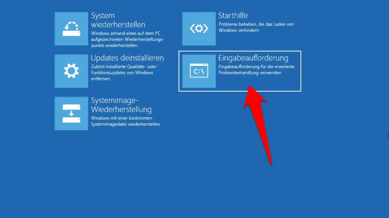 Windows-Wiederherstellungsoptionen: Systemwiederherstellung, Updates deinstallieren, Systemimage-Wiederherstellung, Starthilfe, Eingabeaufforderung. Hier kann man Windows 11 auf Windows 10 downgraden.
