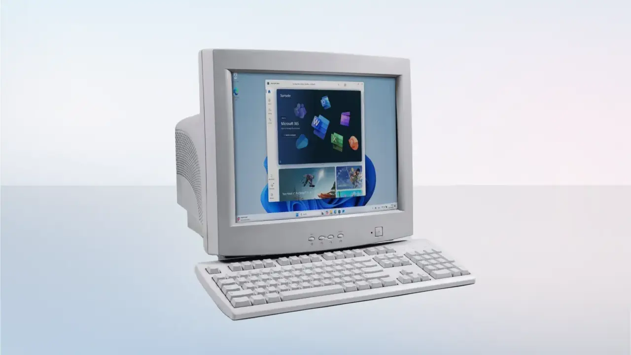 Ein alter Röhrenmonitor zeigt Windows 11. Die Installation von Windows 11 auf alten PCs ist möglich, aber nicht immer ratsam.