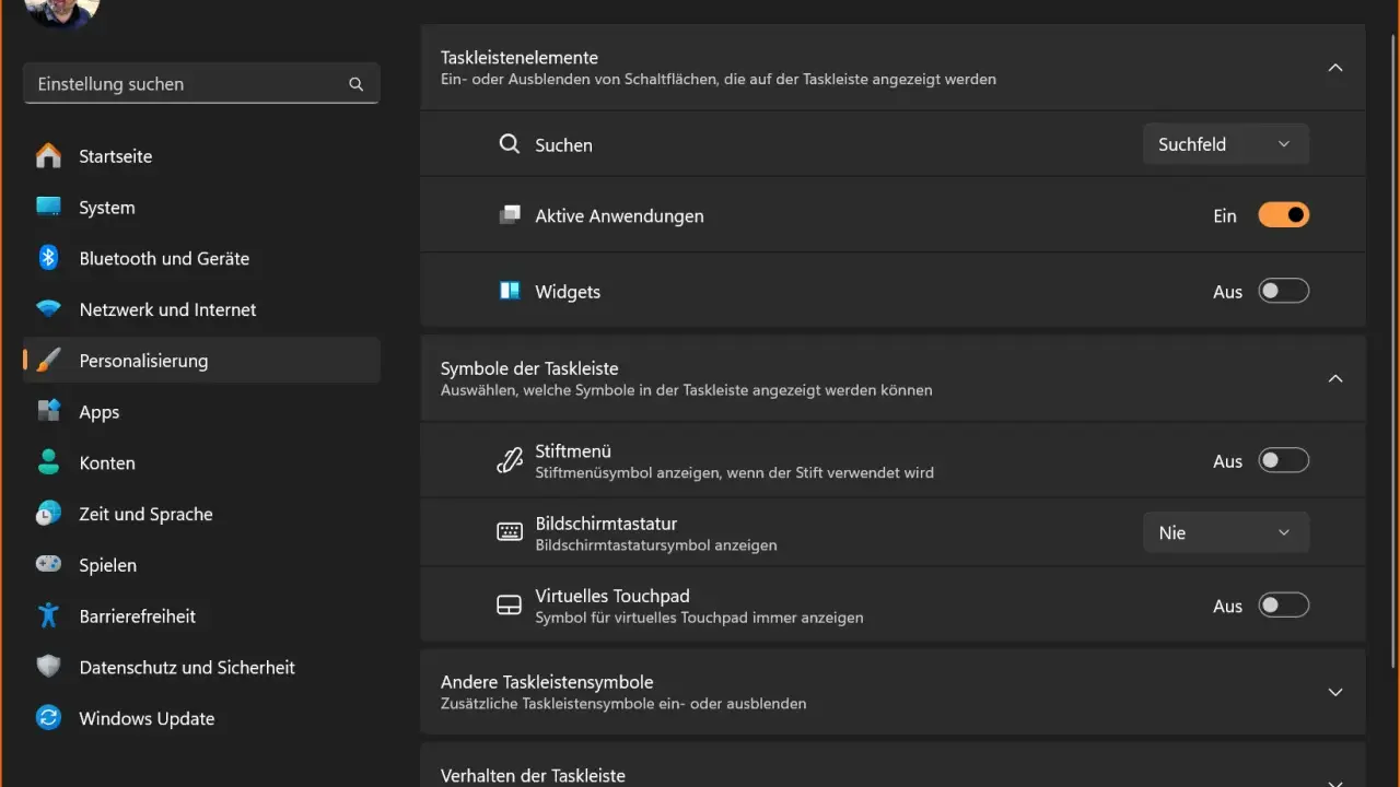 Einstellungen für die Windows 11 Taskleiste: Suche, Widgets und Symbole anpassen für einen schnellen Zugriff.