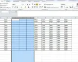 Excel-Tabelle mit vielen Zellen, die "Tipps" enthalten. Ein Bereich ist blau hervorgehoben, was auf eine Auswahl oder Formatierung hindeutet.