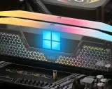 Zestaw RAM z podświetleniem RGB i logo Windows, idealny do stworzenia szybkich RAMdisków w systemie Windows 10.