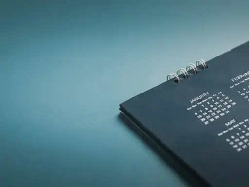 Tischkalender mit Monatsübersichten, z.B. Januar, Februar. Ein perfektes excel edatum für die Planung.