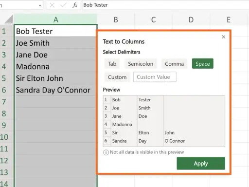 Excel: Zelle teilen nach Leerzeichen. Der Dialog "Text in Spalten" zeigt die Vorschau, wie Namen aufgeteilt werden.